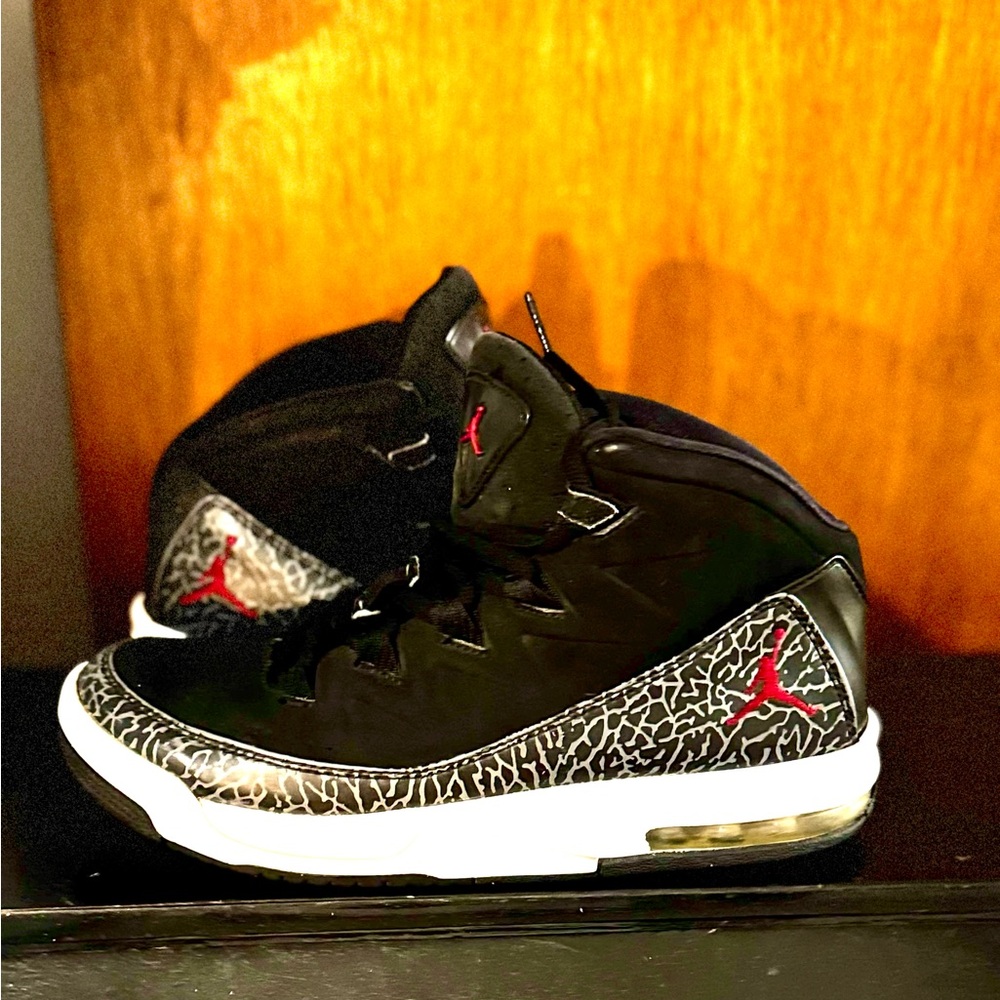 Nike Air Jordan Deluxe ‘Black’ 807718-061 Sz. 7Y